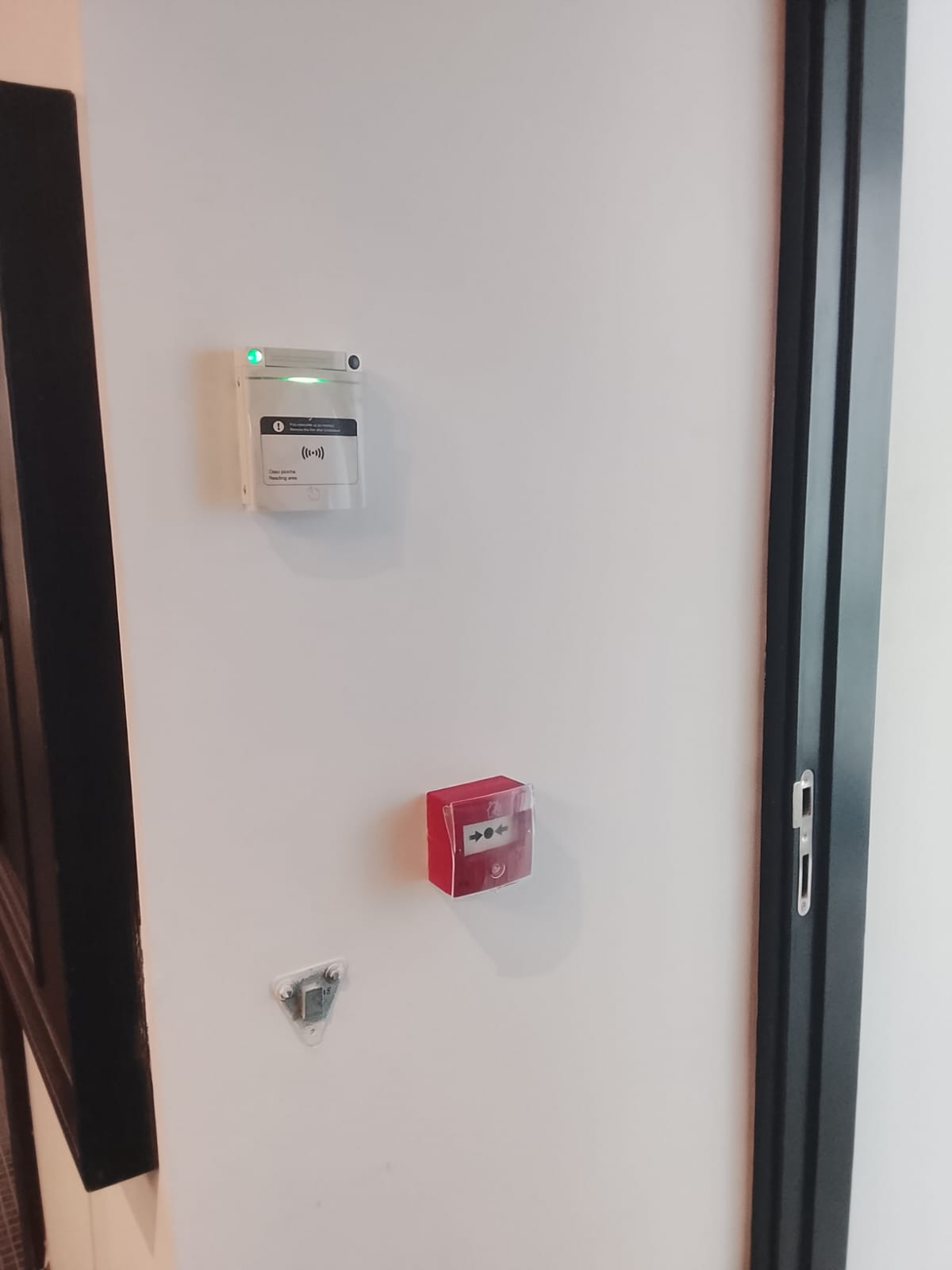Lector control de accesos alarma cableada finca hotel Valencia