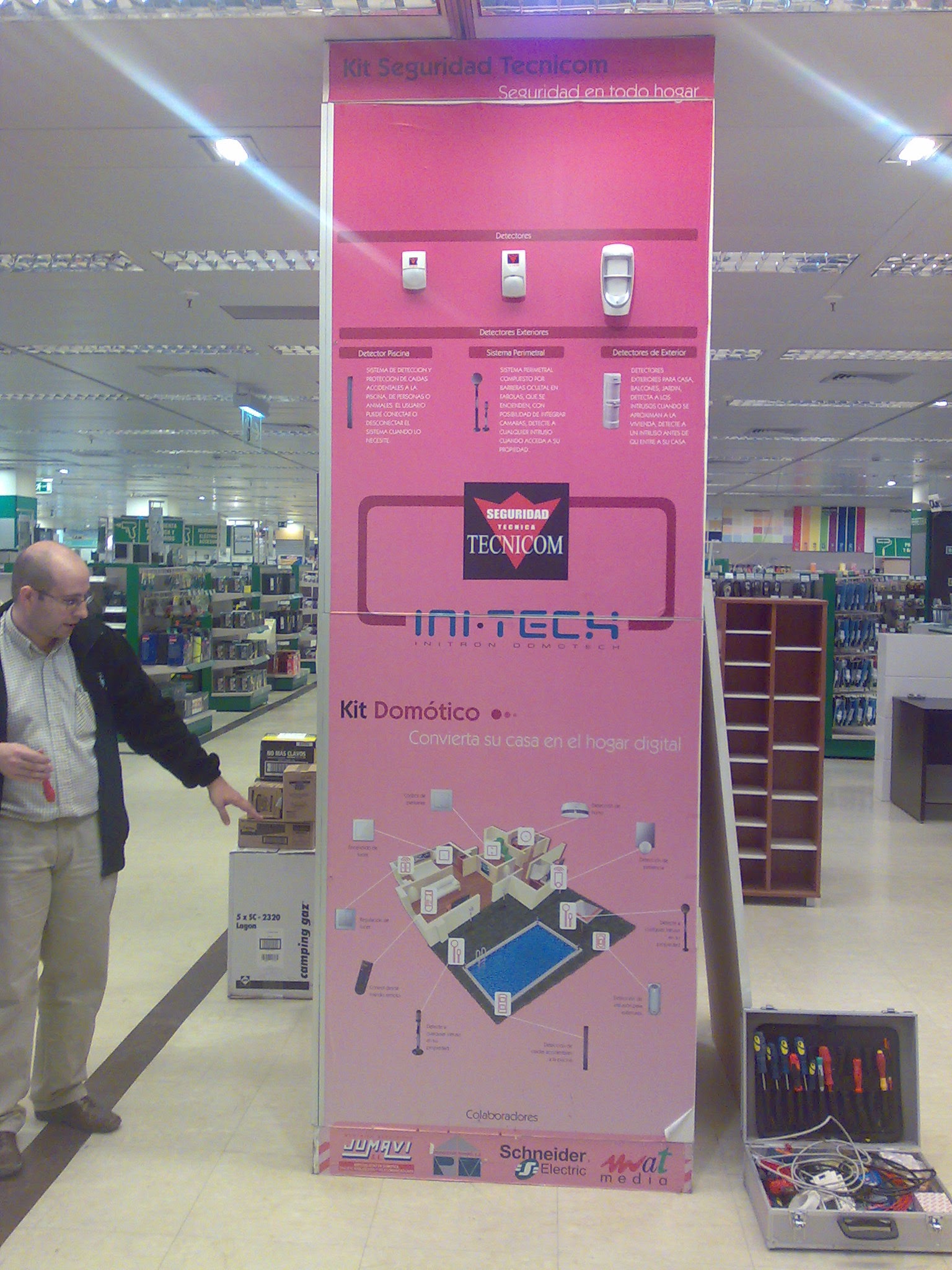 Expositor de Tecnicom en El Corte Inglés de Valencia, 2008