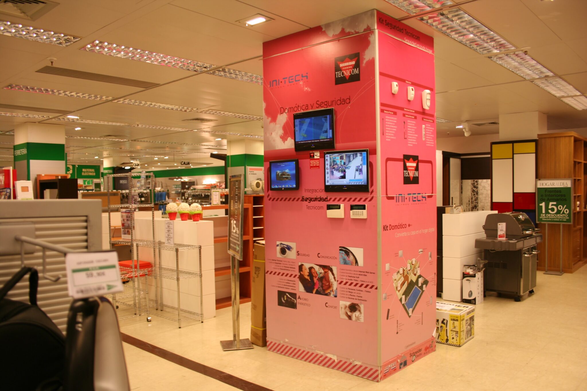Toni Blasco en el expositor de Tecnicom en El Corte Inglés de Valencia, 2008